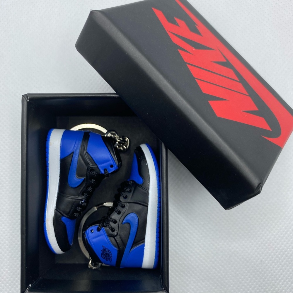 **NIKE KEYCHAIN*